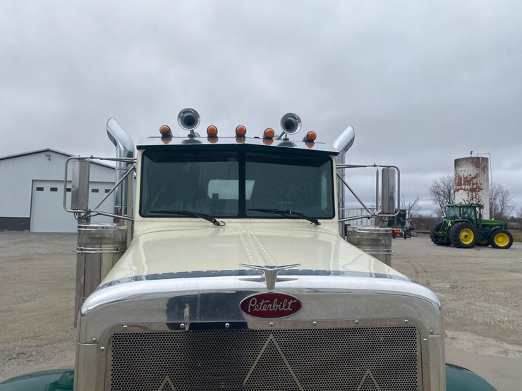 2002-peterbilt-379-image-7