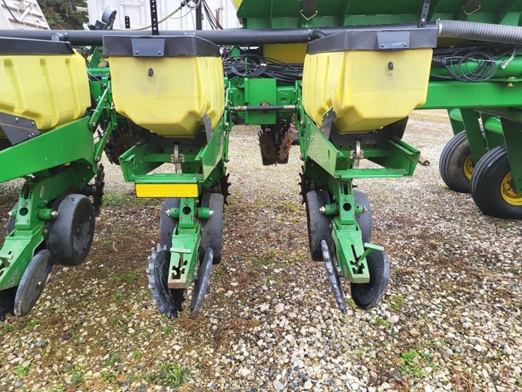 2010-john-deere-1770nt-image-25