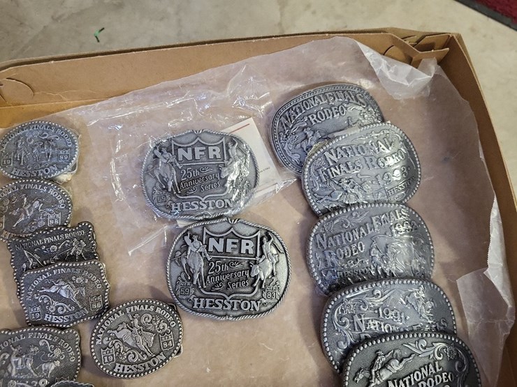 assorted-hesston-belt-buckles-image-5