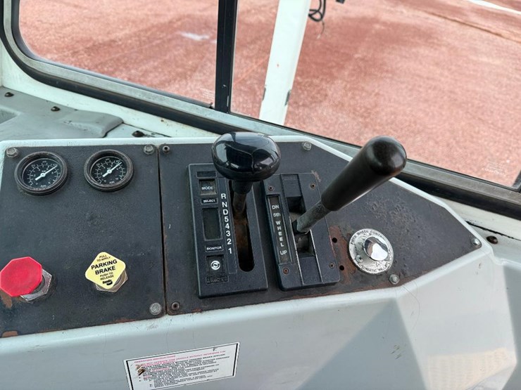 2013-kalmar-ottawa-4x2-image-44