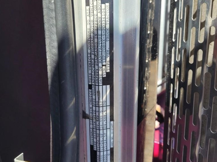 1993-peterbilt-377-image-6