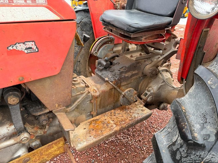 massey-ferguson-165-image-26