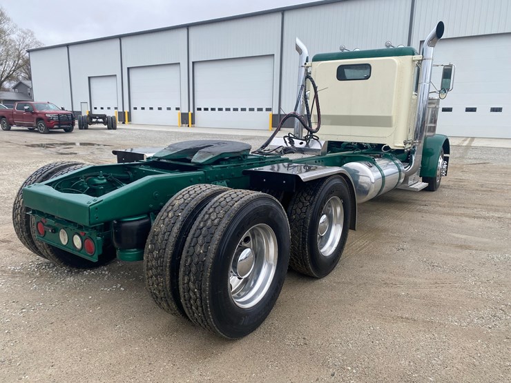2002-peterbilt-379-image-5