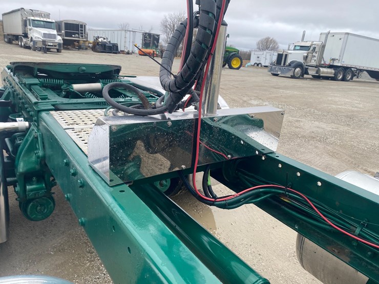 2002-peterbilt-379-image-33