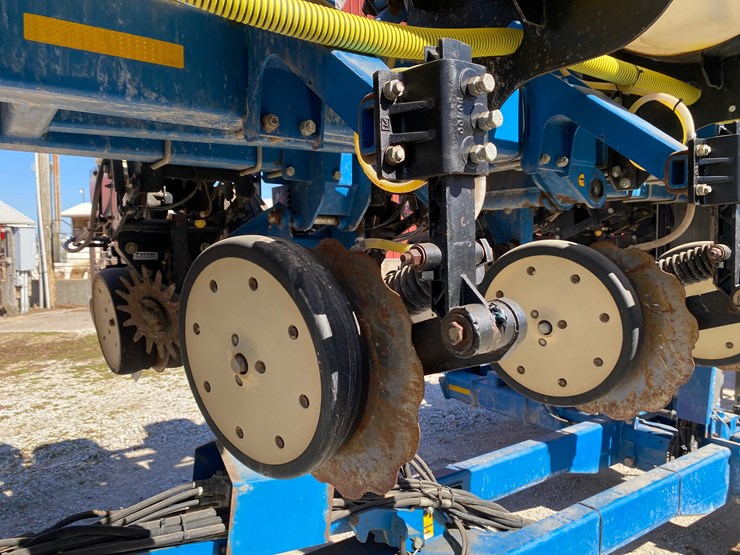 2009-kinze-3600-image-81