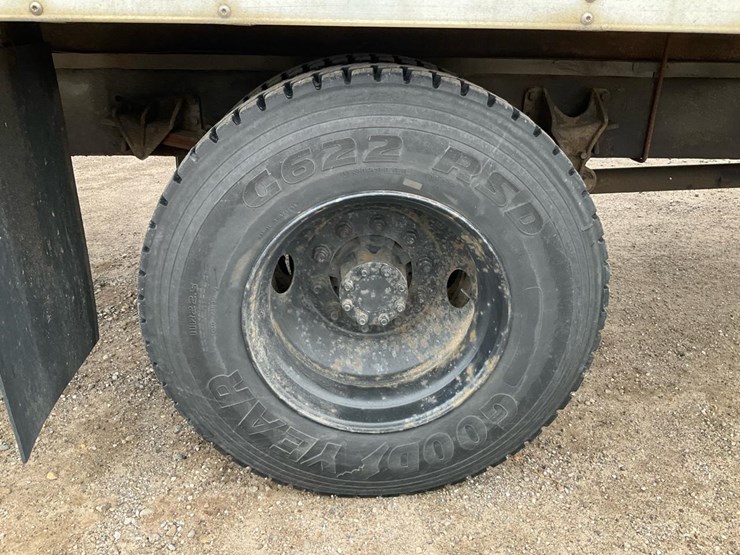 2005-international-durastar-4300-image-60