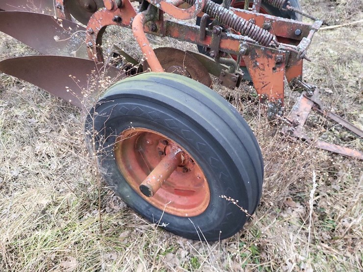 cockshutt-3-bottom-pull-type-moldboard-plow-image-8