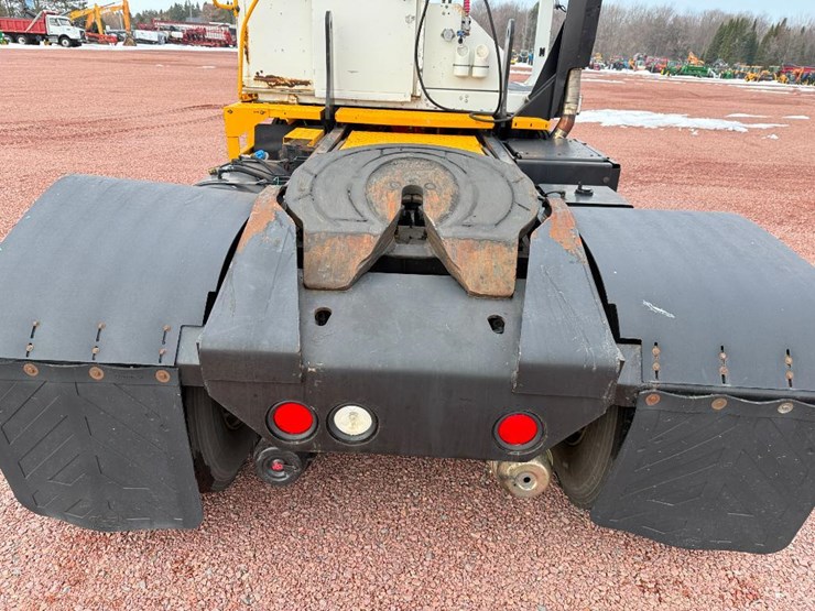 2013-kalmar-ottawa-4x2-image-18