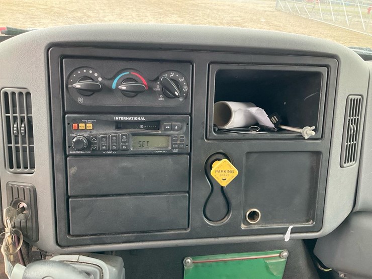 2005-international-durastar-4300-image-108