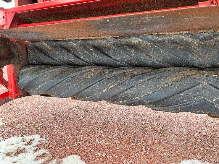 new-holland-1431-image-21