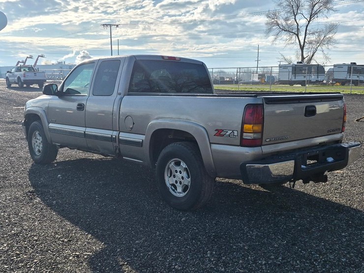 2002-chevrolet-1500-image-3