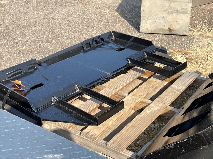 #2398-•-mini-skid-steer-forks-and-mast-image-5