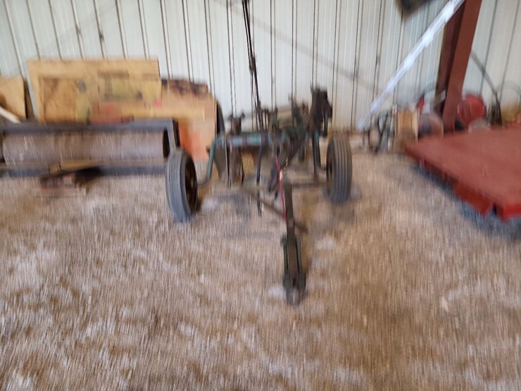 john-deere-3-bottom-pull-type-moldboard-plow-w/coulters-image-14