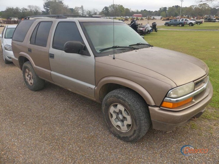 2003-chevrolet-blazer-image-1