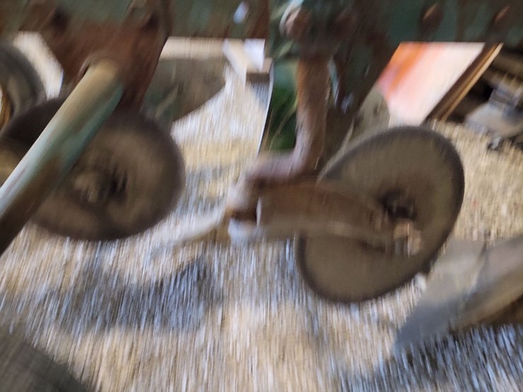 john-deere-3-bottom-pull-type-moldboard-plow-w/coulters-image-12