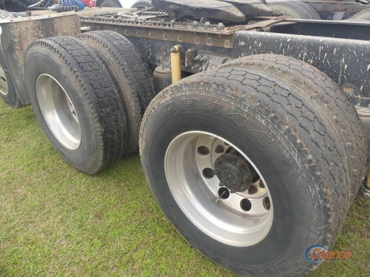 2013-caterpillar-ct660l-image-4