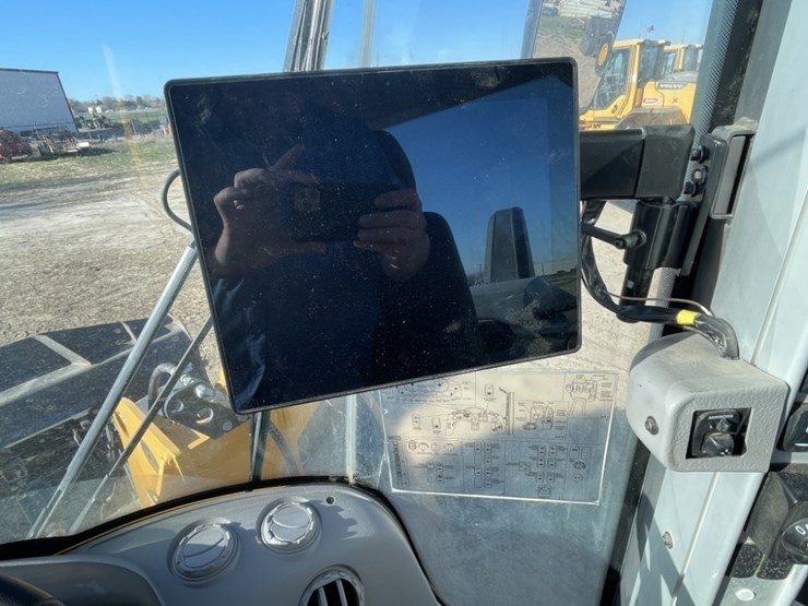 2023-volvo-l70h-image-38