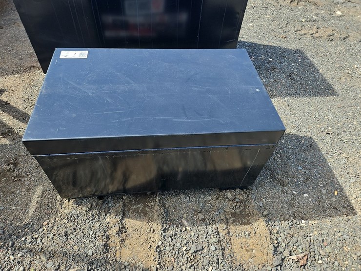 32"-storage-box-image-3