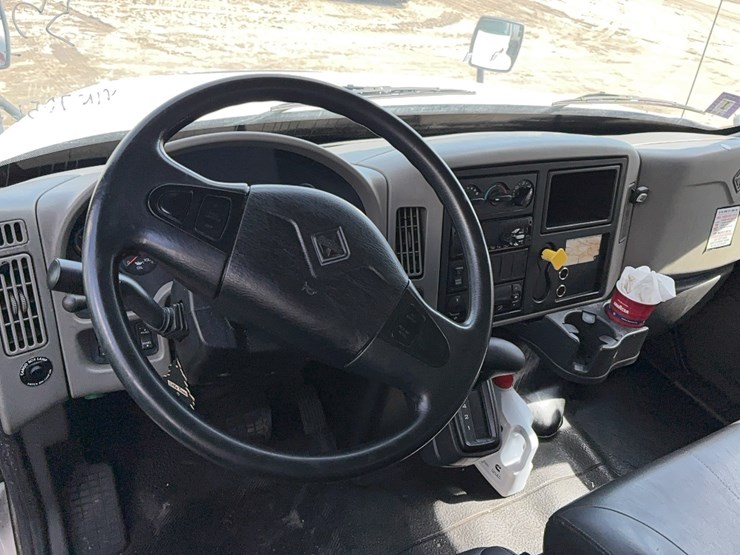 2017-international-durastar-4300-image-11