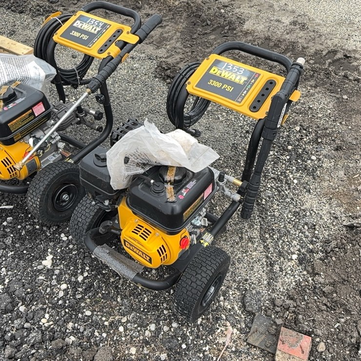 NEW DEWALT 3300PSI PRESSURE WASHER