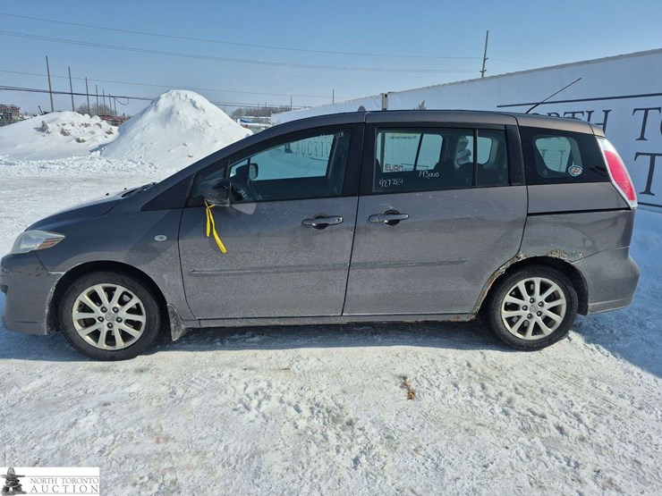 2009-mazda-mazda5-image-2