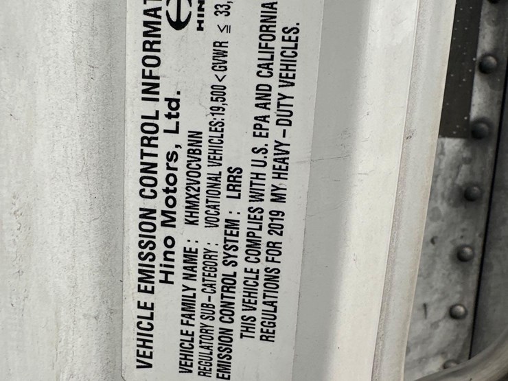 2019-hino-268-image-19