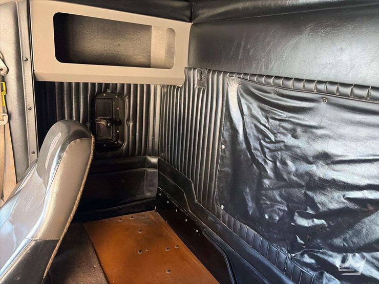 2015-kenworth-t800-t/a-wet-kit-sleeper-cab-truck-tractor-image-16