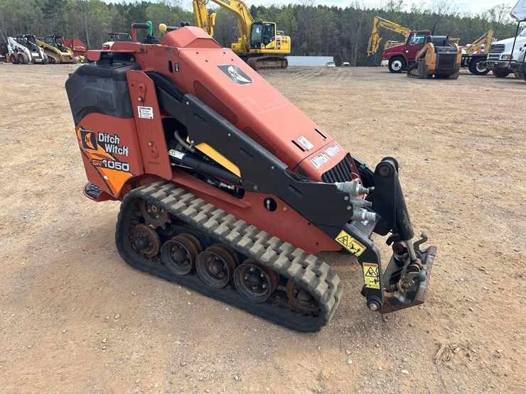 2017-ditch-witch-sk1050-image-3