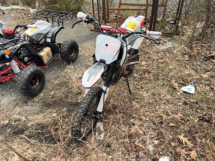 new-db-17-dirt-bike-recreational-vehicle-image-1