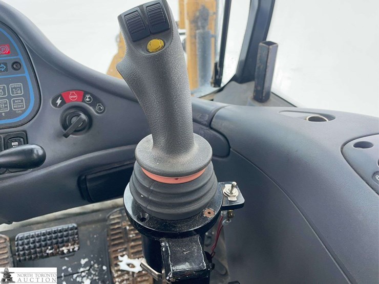 2014-new-holland-tv6070-image-13