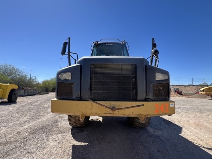 2013-caterpillar-740b-image-8