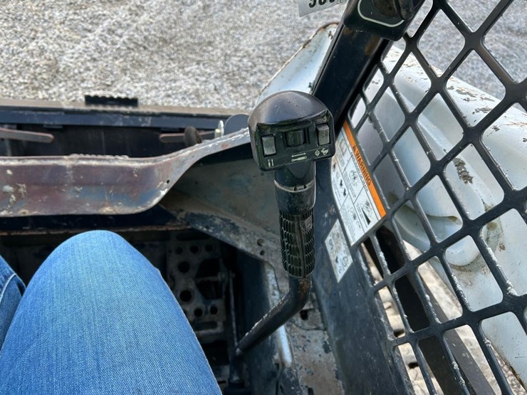 2015-bobcat-t590-image-24