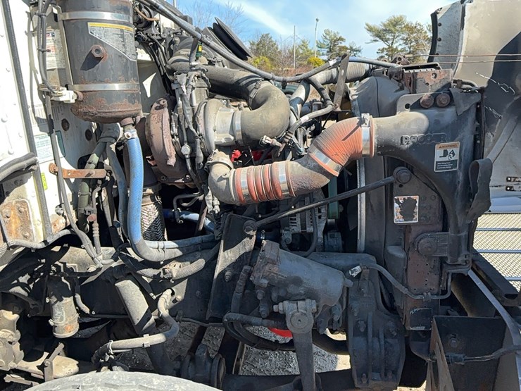 2011-peterbilt-348-image-24