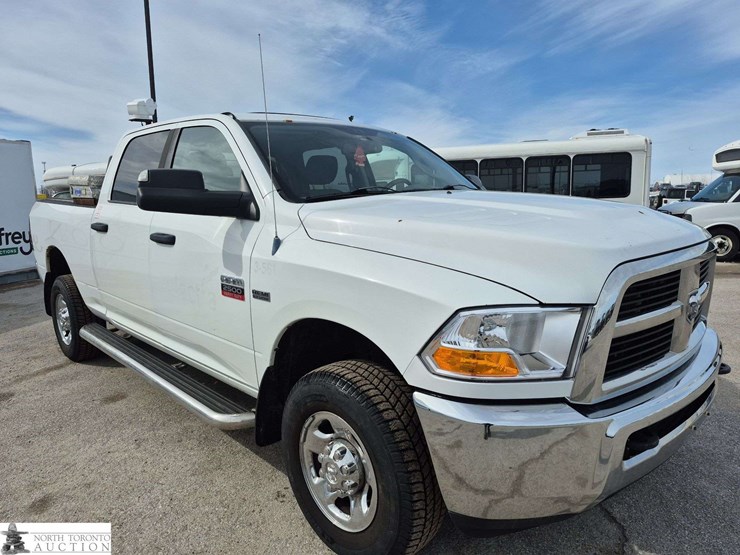 2011-dodge-2500-image-3