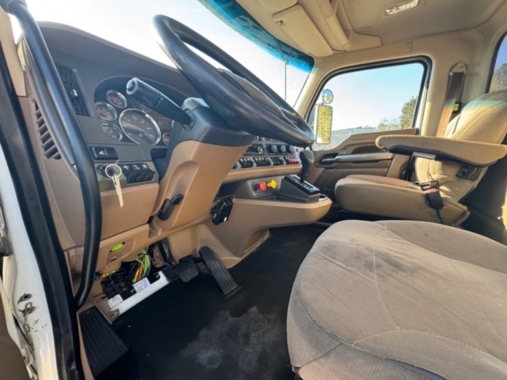 2015-kenworth-t880-image-12