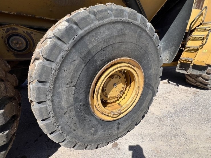 2013-caterpillar-740b-image-23