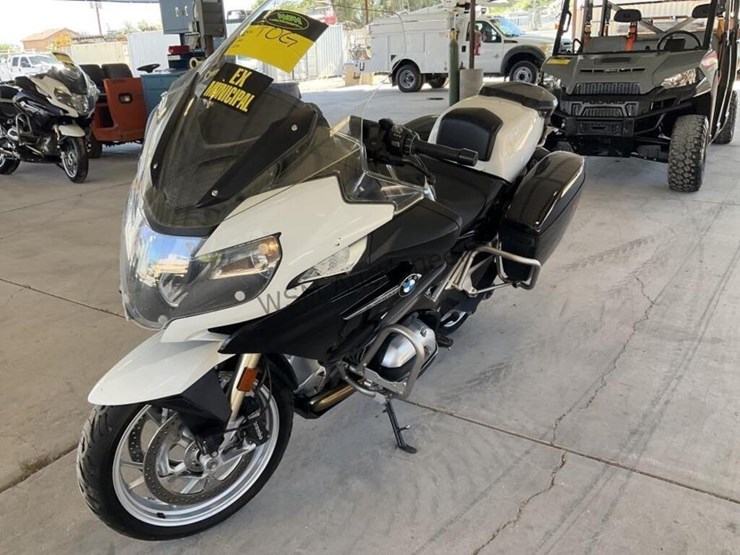 2015-bmw-1200rt-motorcycle-image-4