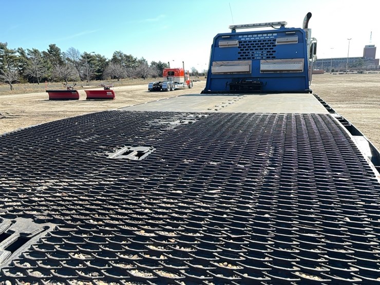 2011-peterbilt-348-image-6