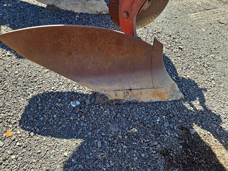 white-6-bottom-plow-image-6