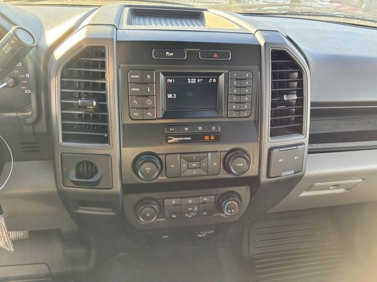 2022-ford-f450-xl-image-13