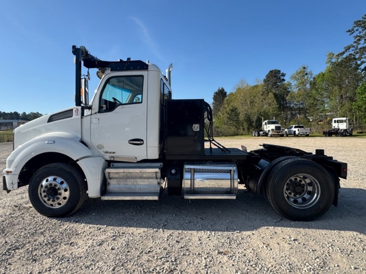 2015-kenworth-t880-image-8