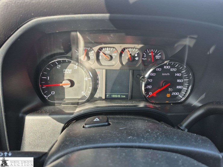 2019-chevrolet-silverado-2500hd-image-14