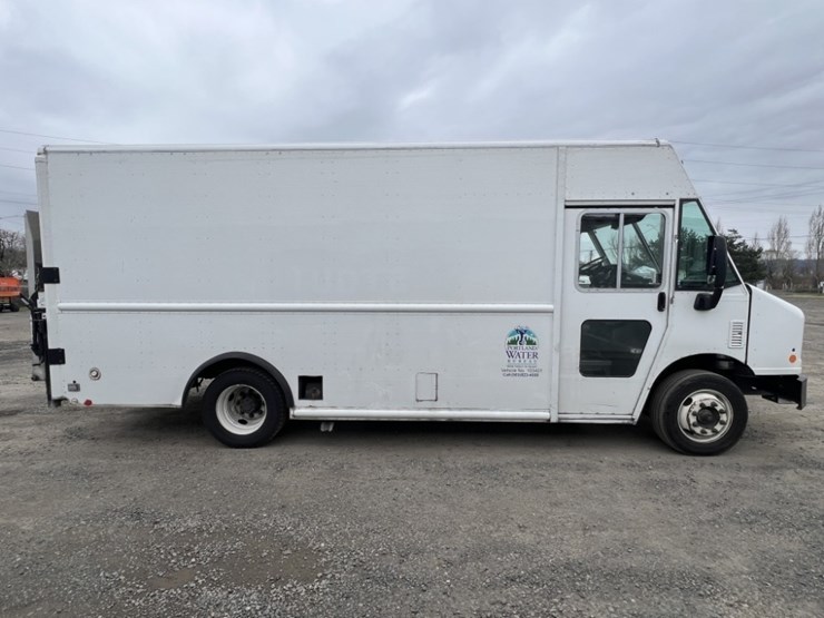 2010-freightliner-mt55-image-3