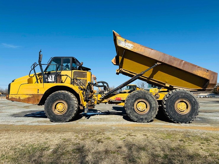 2015-caterpillar-735b-image-2