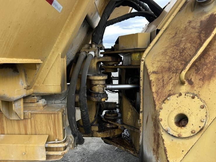 2009-caterpillar-ad55b-image-37