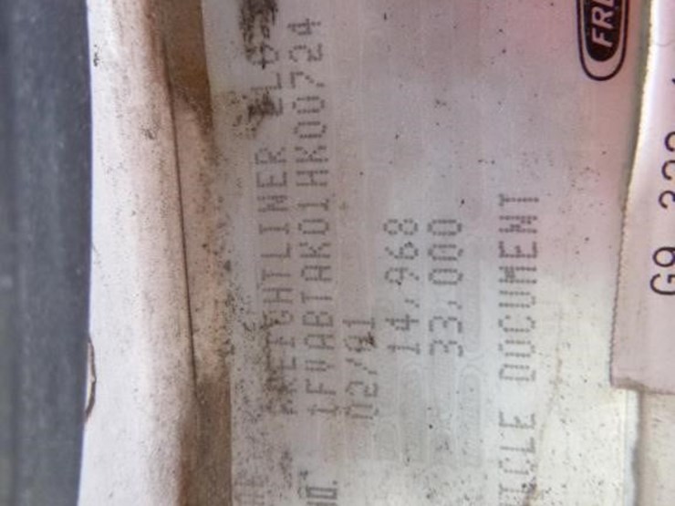 2001-freightliner-fl70-image-44