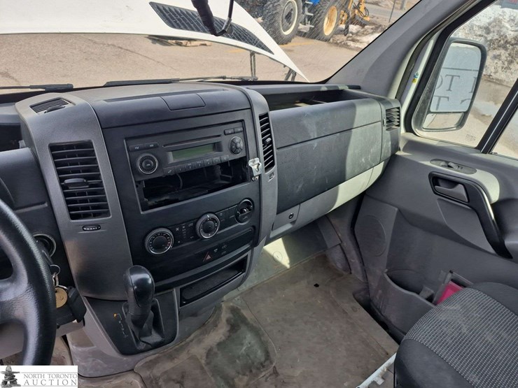 2013-mercedes-benz-sprinter-2500-image-17