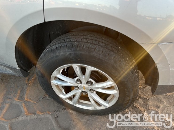 2017-chevrolet-equinox-image-10