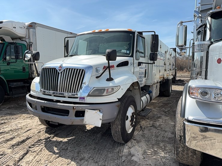 2016-international-durastar-4300-image-1