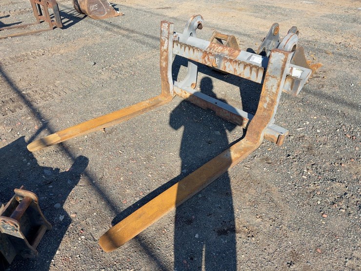 volvo-60"-wheel-loader-forks-image-2